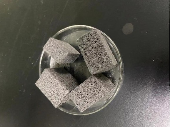 blocky-graphene-based-oil-absorbing-sponge.jpg